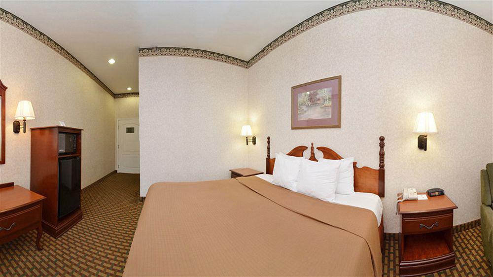 Best Western Bradbury Inn & Suites Perry Buitenkant foto